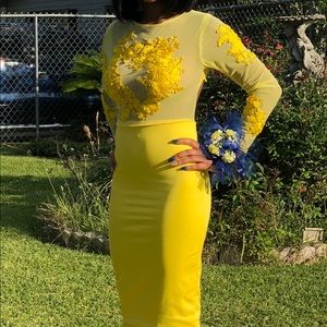 Yellow prom dress .